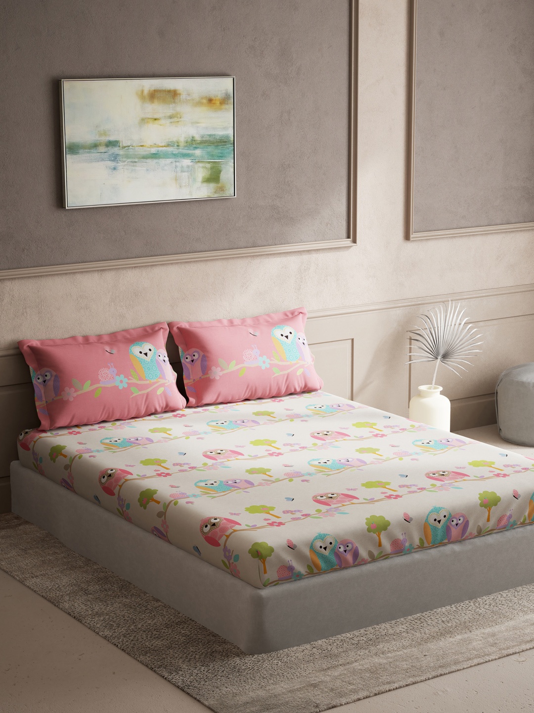 

DDecor Cream-Coloured & Pink Conversational 140 TC Cotton 1 Extra Large Bedsheet with 2 Pillow Covers