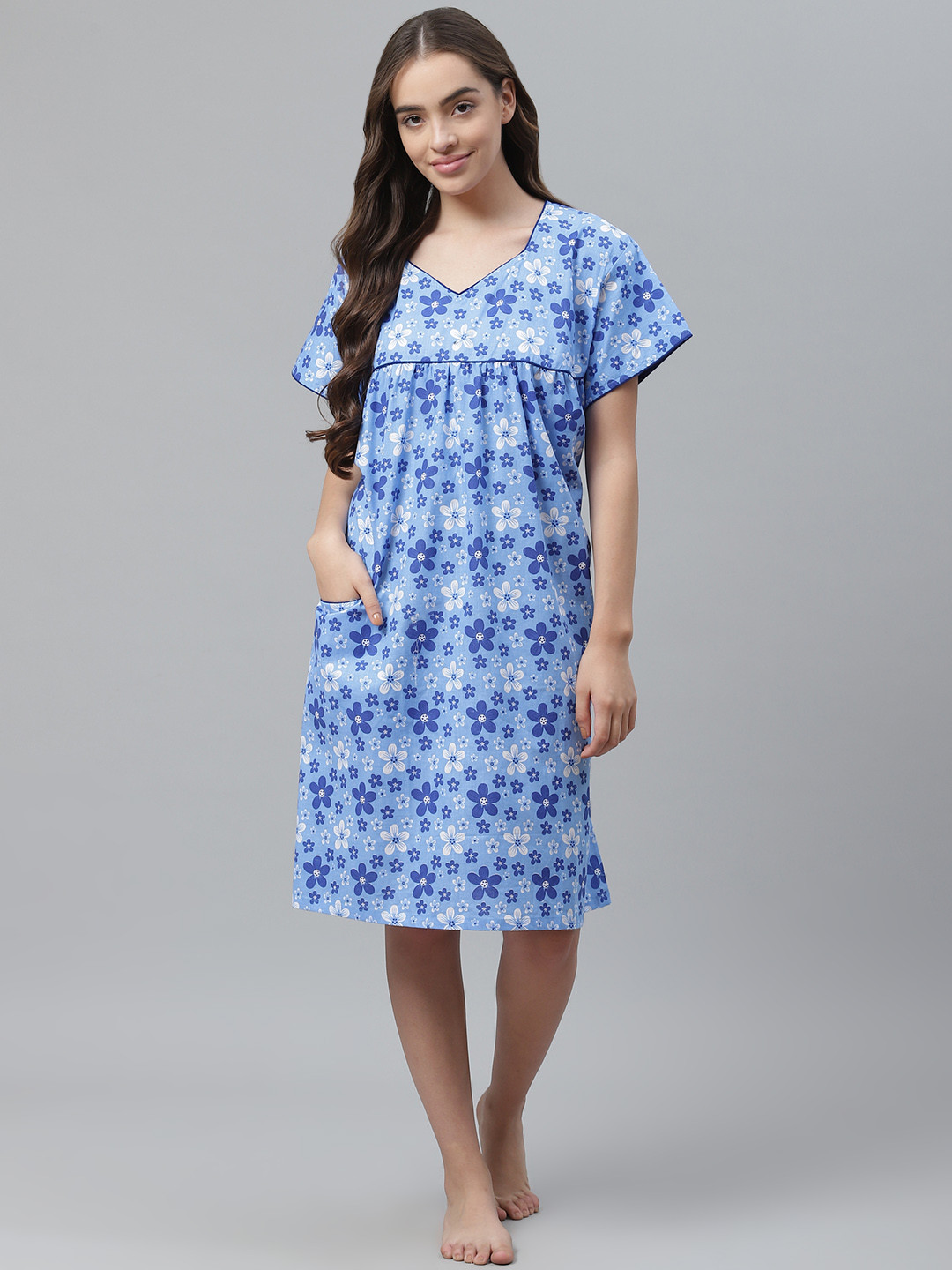 

Vemante Blue & White Cotton Floral Print Knee Length Nightdress