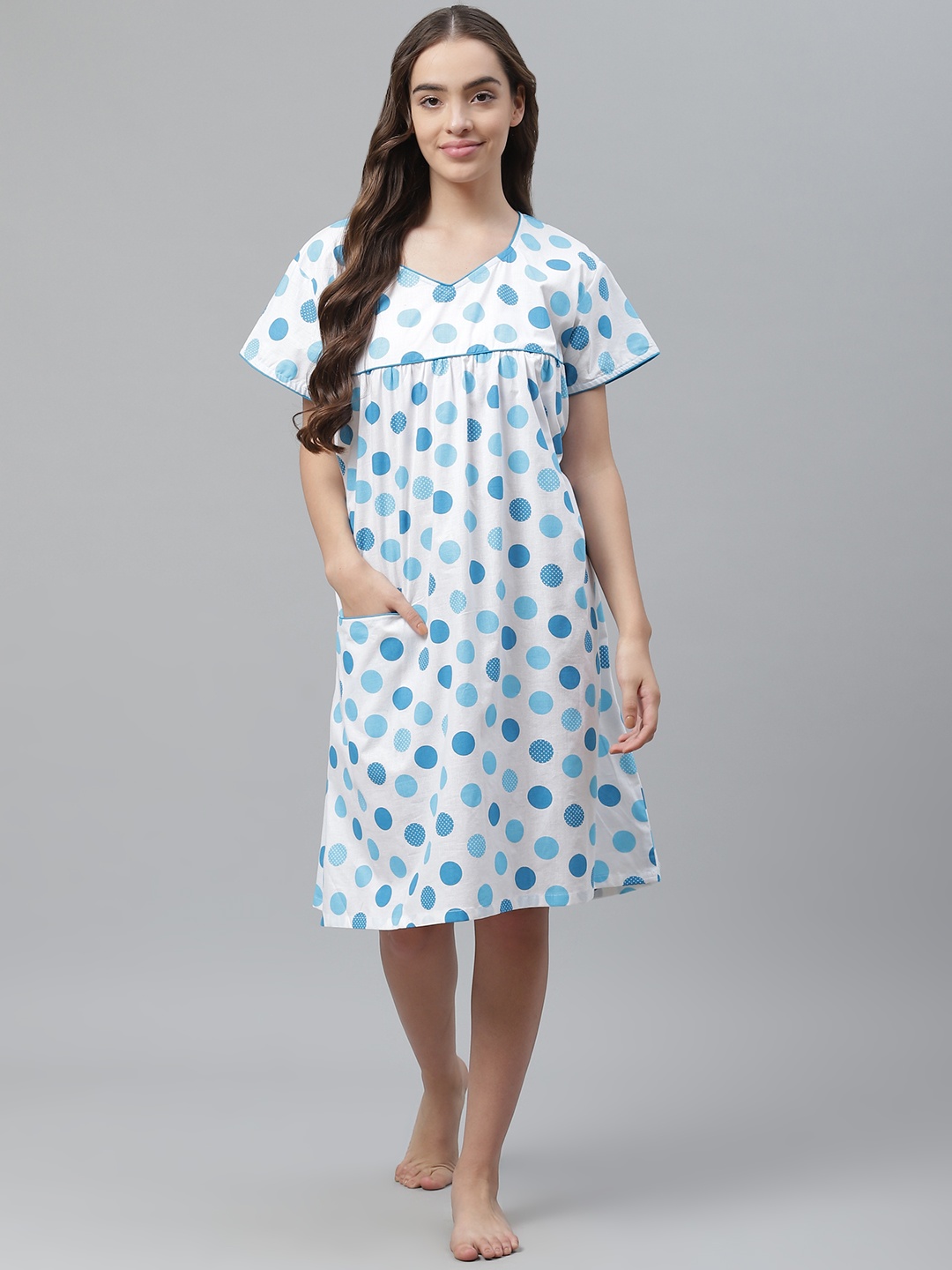 

Vemante White & Blue Polka Dot Printed Pure Cotton Nightdress