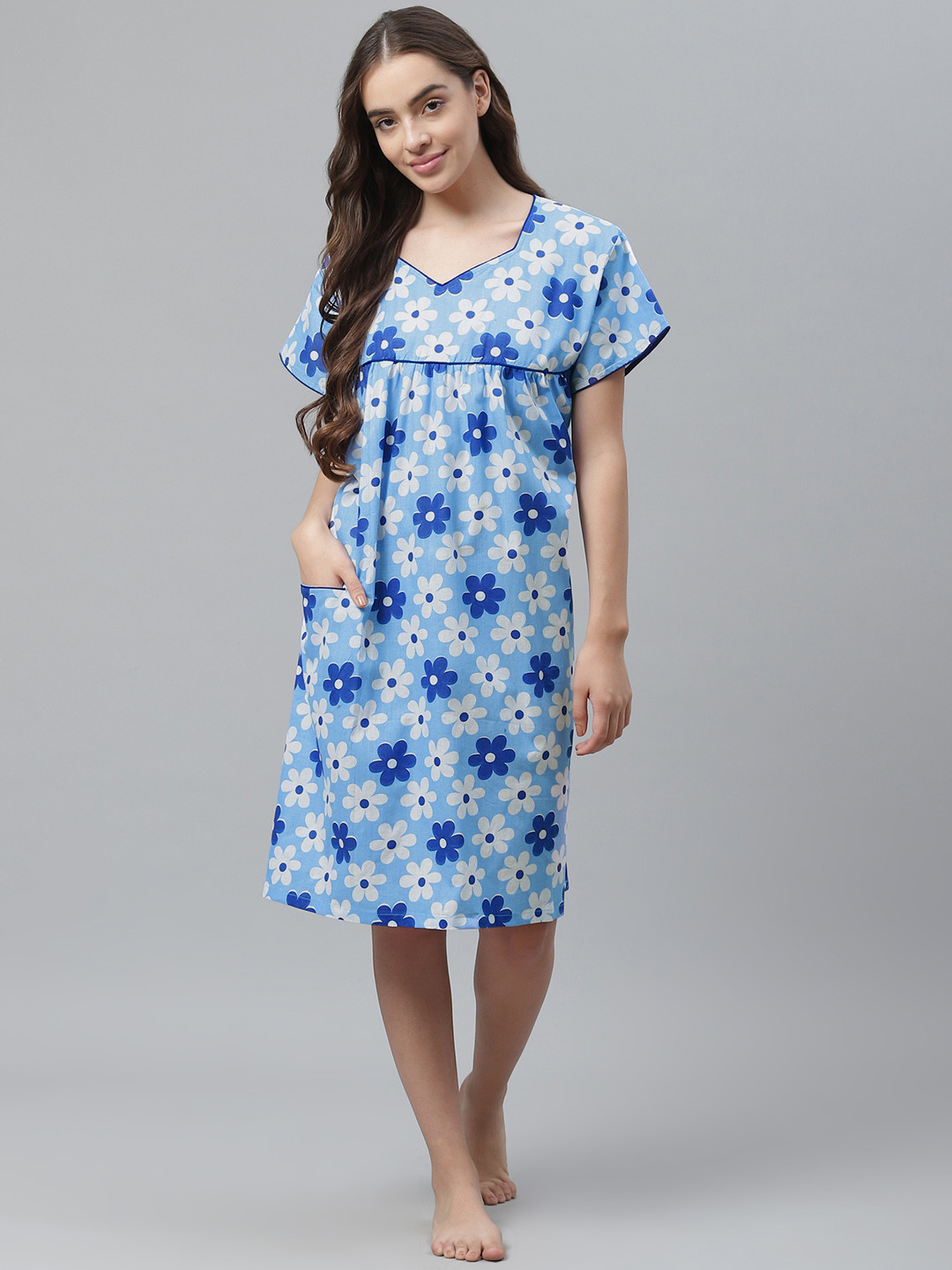 

Vemante Blue & White Floral Printed Pure Cotton Nightdress
