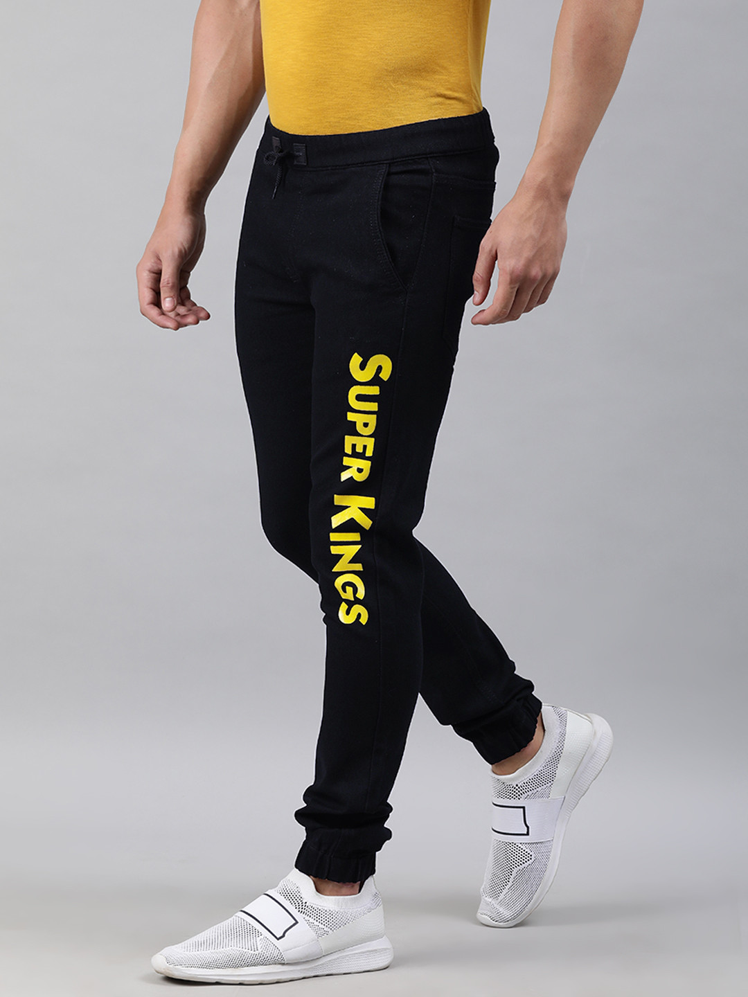 

Urbano Fashion Men Black Slim Fit Mid-Rise Super Kings Printed Stretchable Jogger Jeans