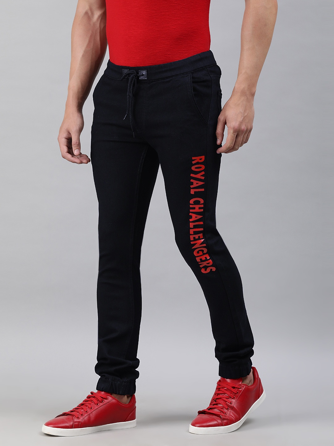 

Urbano Fashion Men Black Slim Fit Mid-Rise Royal Challengers Printed Jogger Jeans