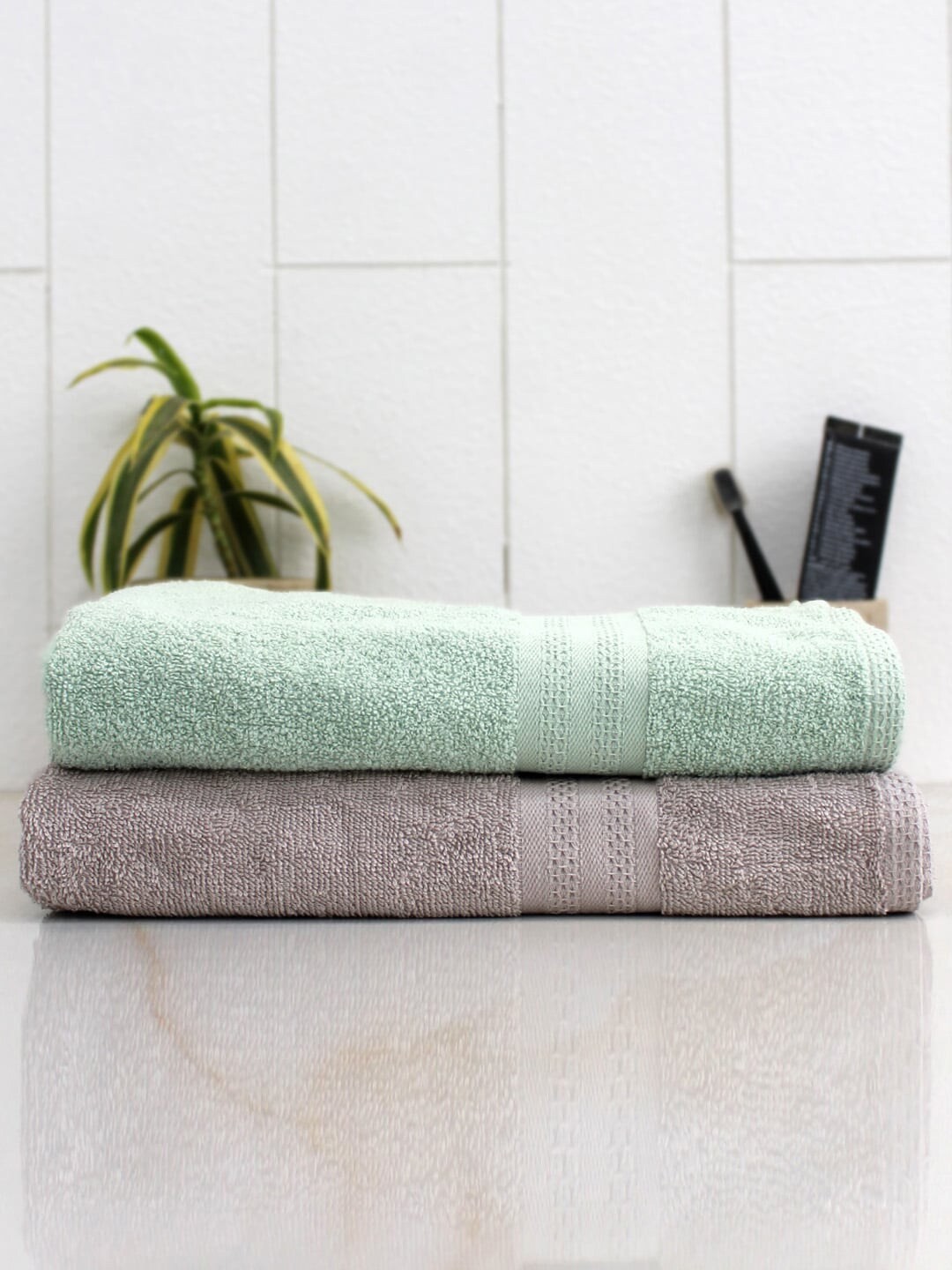 

AVI Living Unisex Set Of 2 Solid 400 GSM Anti-Microbial Bath Towels, Grey