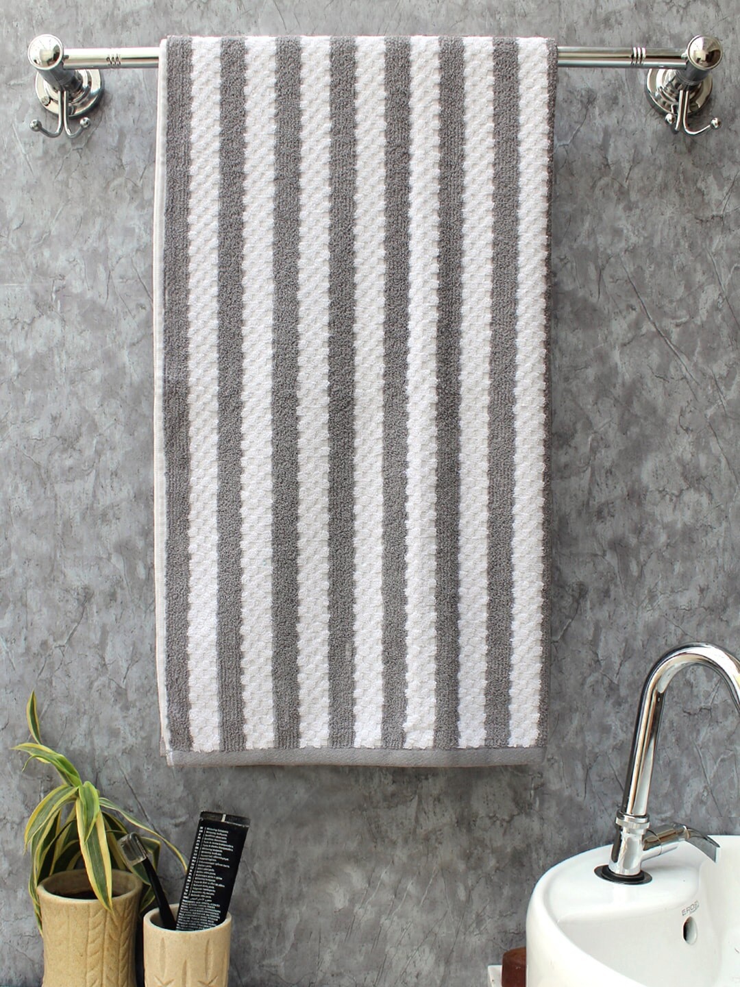 

AVI Living Unisex Grey & White Striped 450 GSM Bath Towel