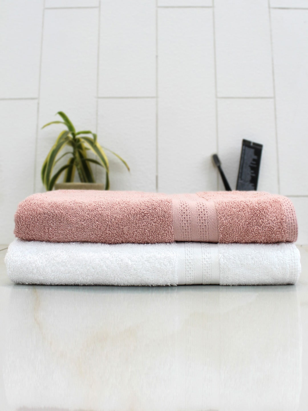 

AVI Living Set Of 2 Solid 400 GSM Anti-Microbial Bath Towels, White