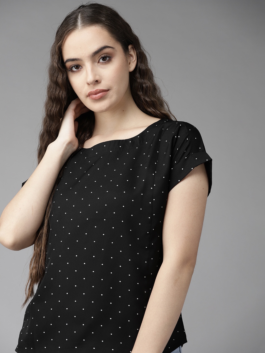 

Roadster Black & White Polka Dots Print Extended Sleeves Regular Top