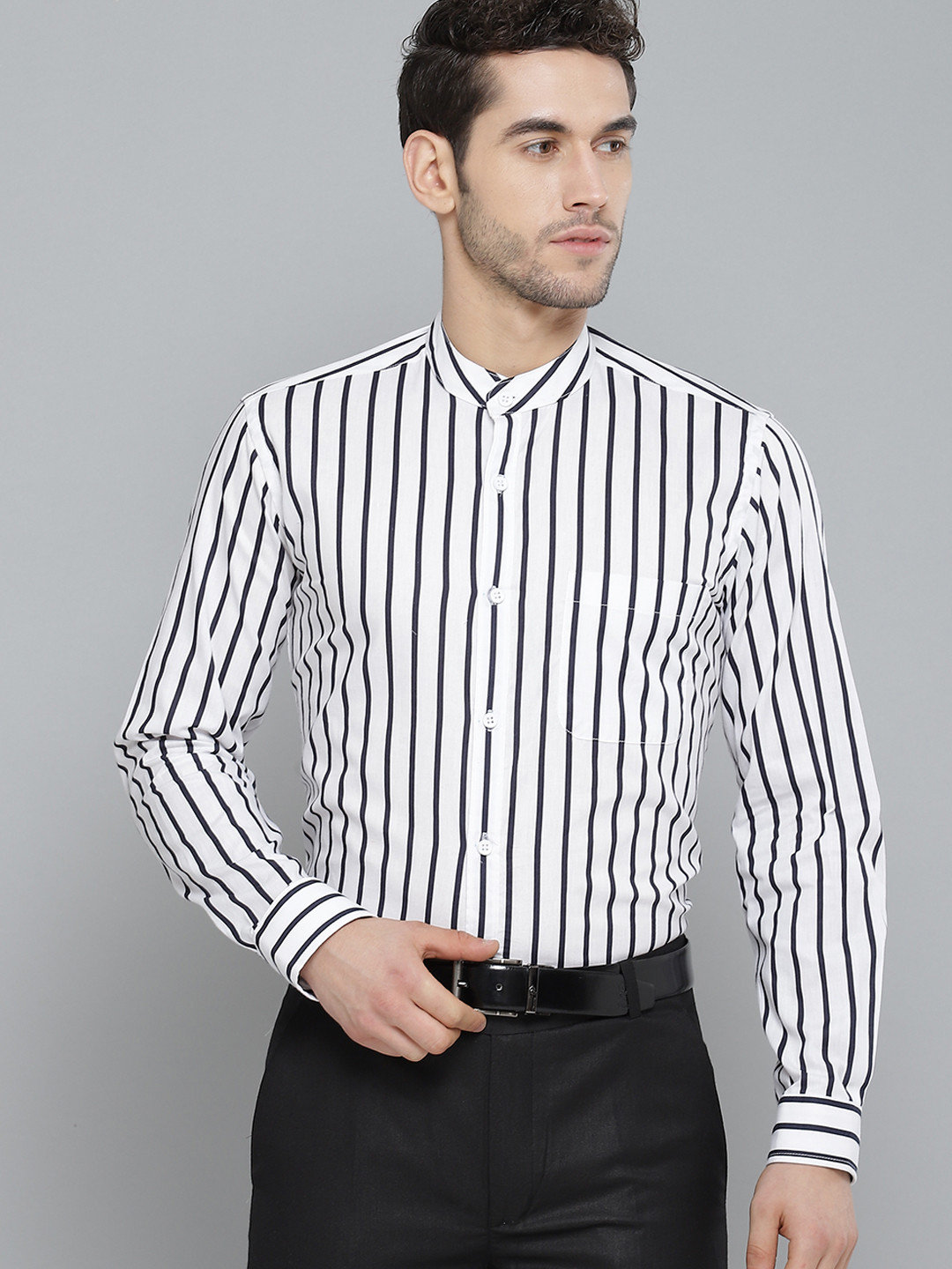 

DENNISON Men White & Navy Blue Smart Slim Fit Pure Cotton Striped Formal Shirt