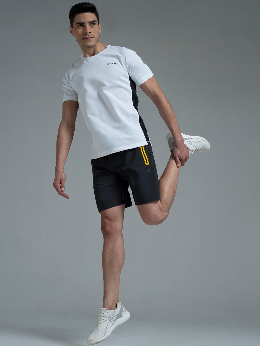 

Cultsport Men FlashRun Reflective Shorts, Navy blue