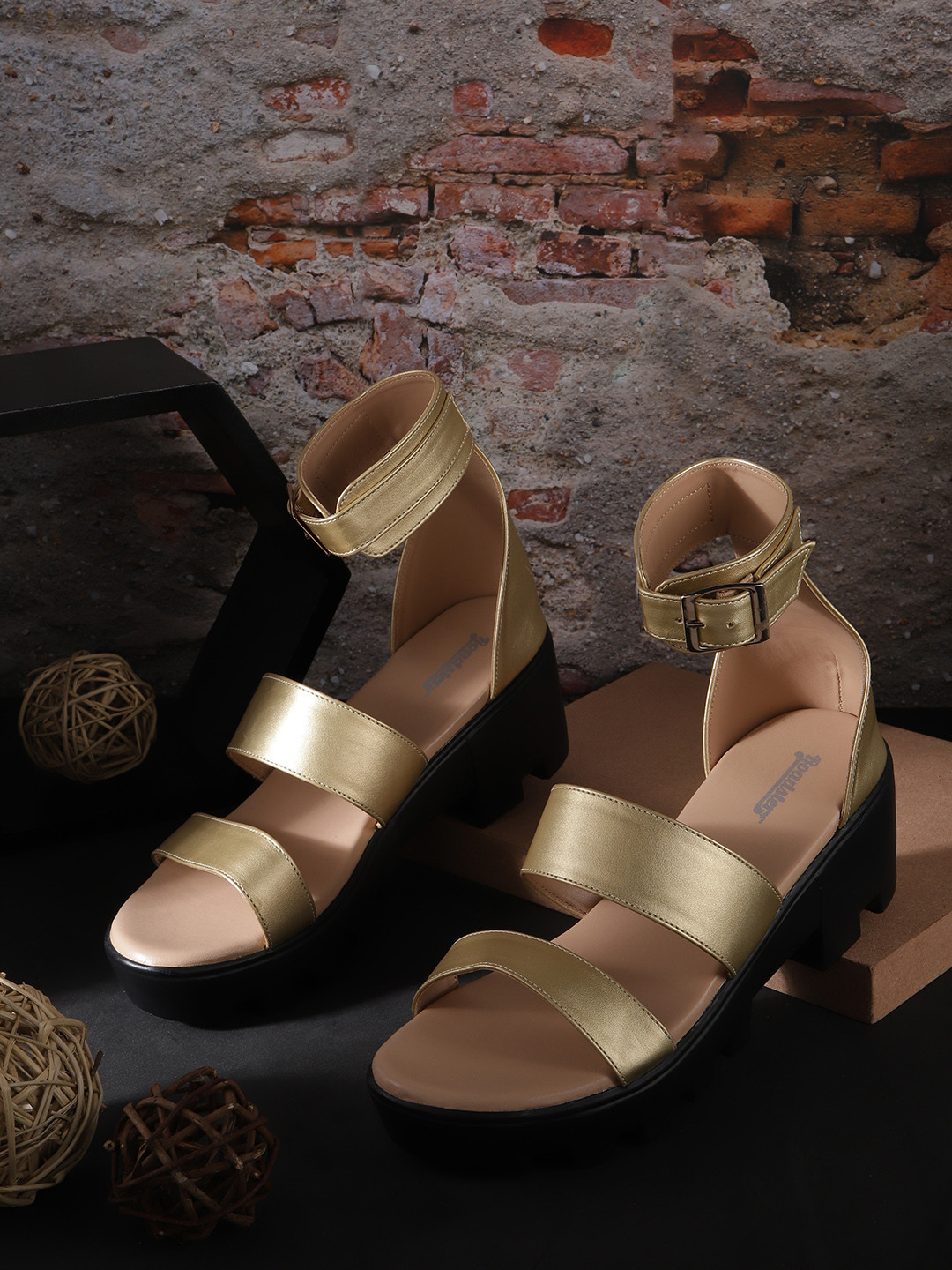 

Roadster Gold-Toned Solid Platform Heels