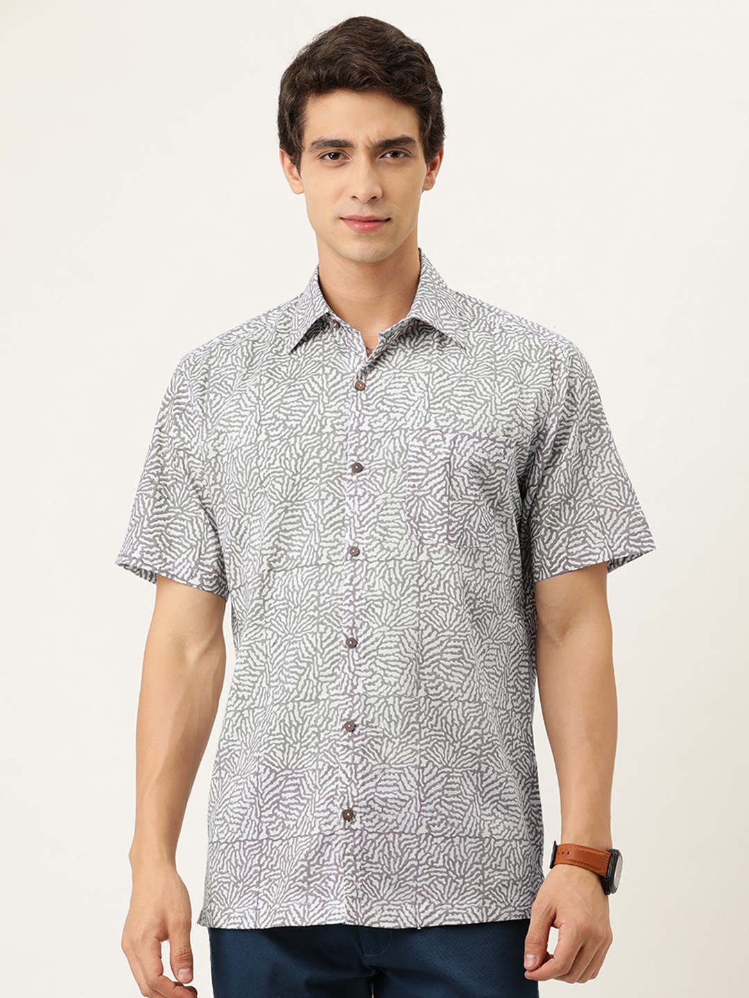 

Burnt Umber Men White & Grey Regular Fit Printed Casual Shirt
