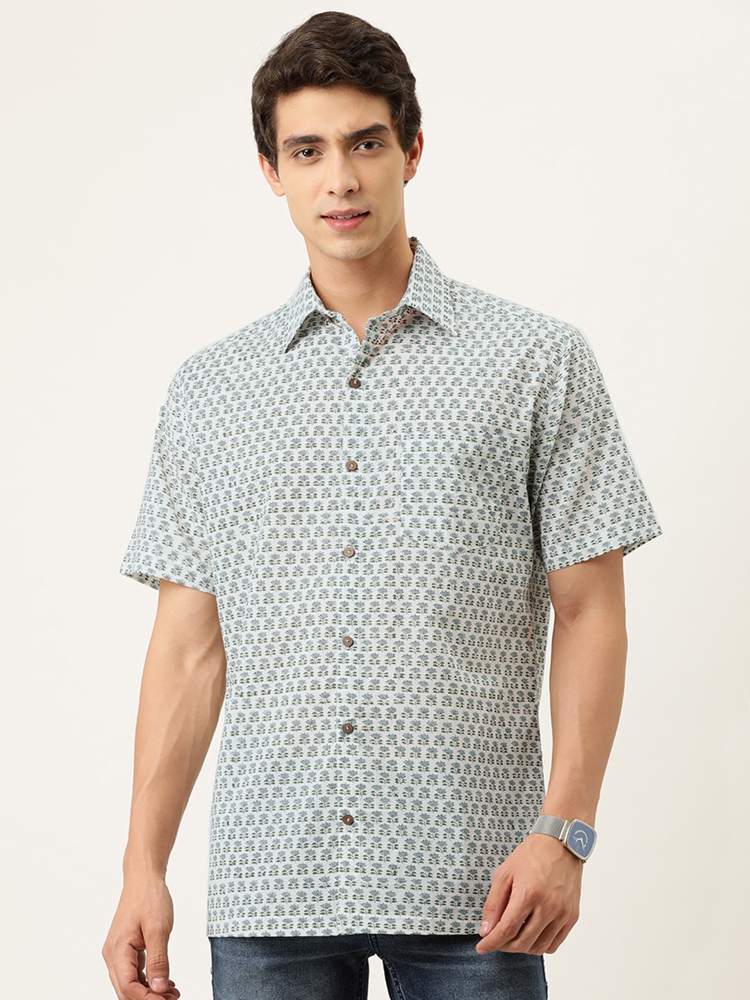 

Burnt Umber Men White & Green Regular Fit Printed Casual Shirt