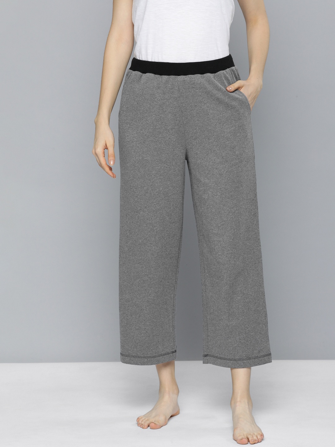 

Chemistry Women Grey Solid Cropped Lounge Pants