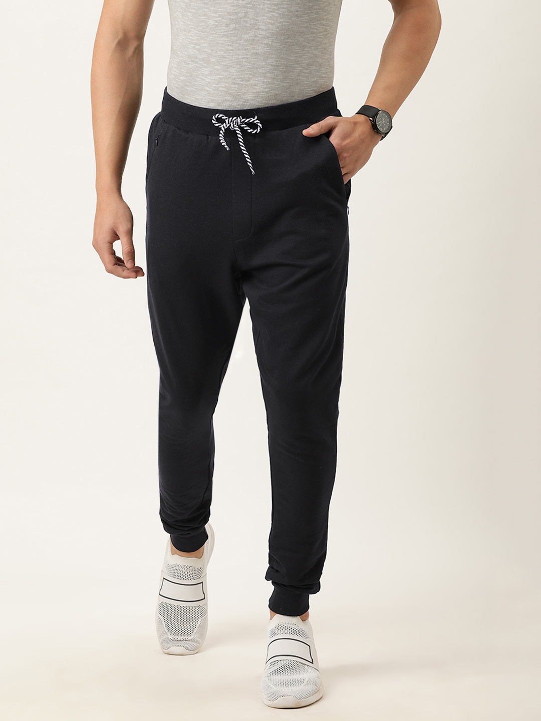 

Difference of Opinion Men Black Solid Straight Fit Joggers