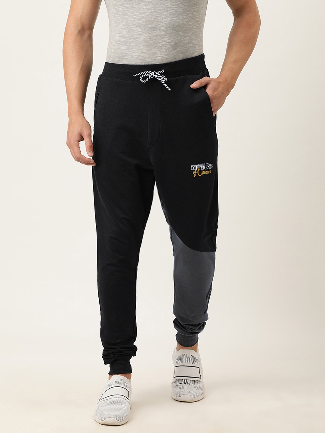 

Difference of Opinion Men Black & Grey Colourblocked Slim Fit Joggers
