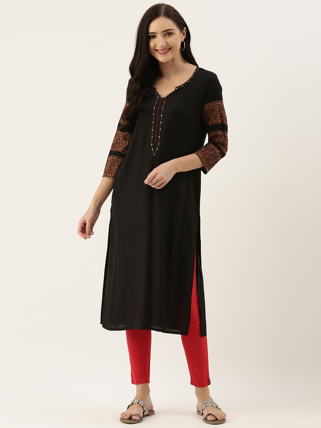 

AMUKTI Women Black Thread Work Kurta