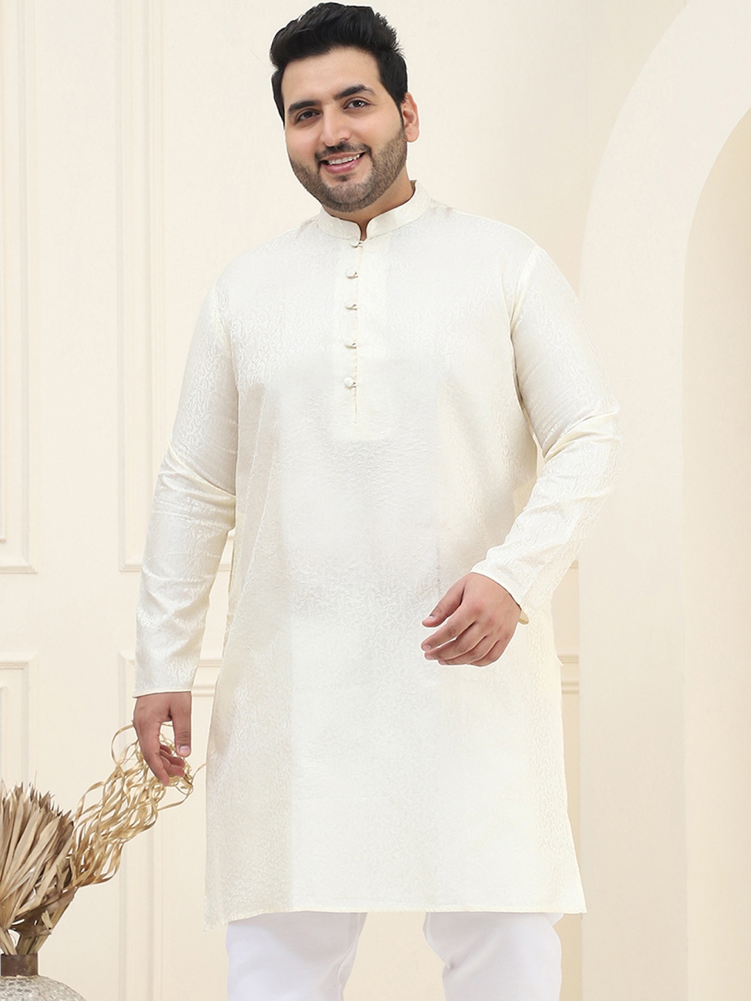 

SOJANYA PLUS Men Cream-Coloured Ethnic Motifs Jacquard Kurta