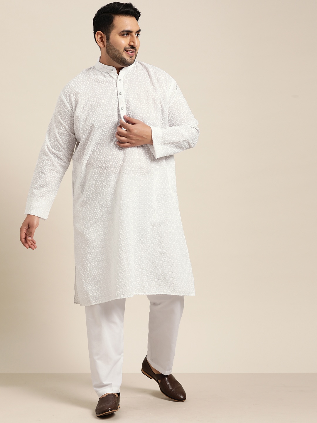 

SOJANYA PLUS Size Men White Embroidered Chikankari Pure Cotton Kurta with Churidar