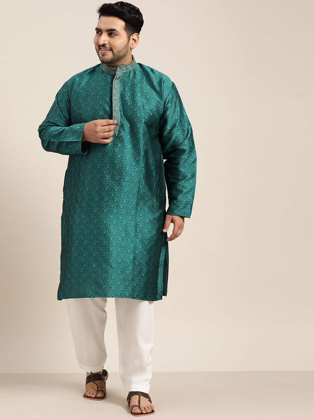 

SOJANYA PLUS Men Teal Green & Off-White Paisley Embroidered Kurta with Pyjamas