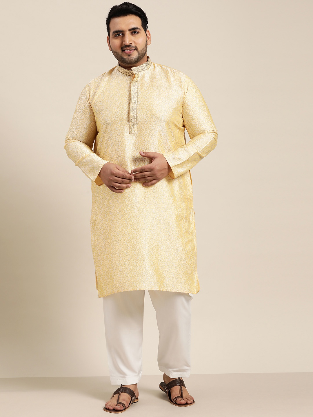

SOJANYA PLUS Men Yellow & White Paisley Woven Design Kurta with Pyjamas