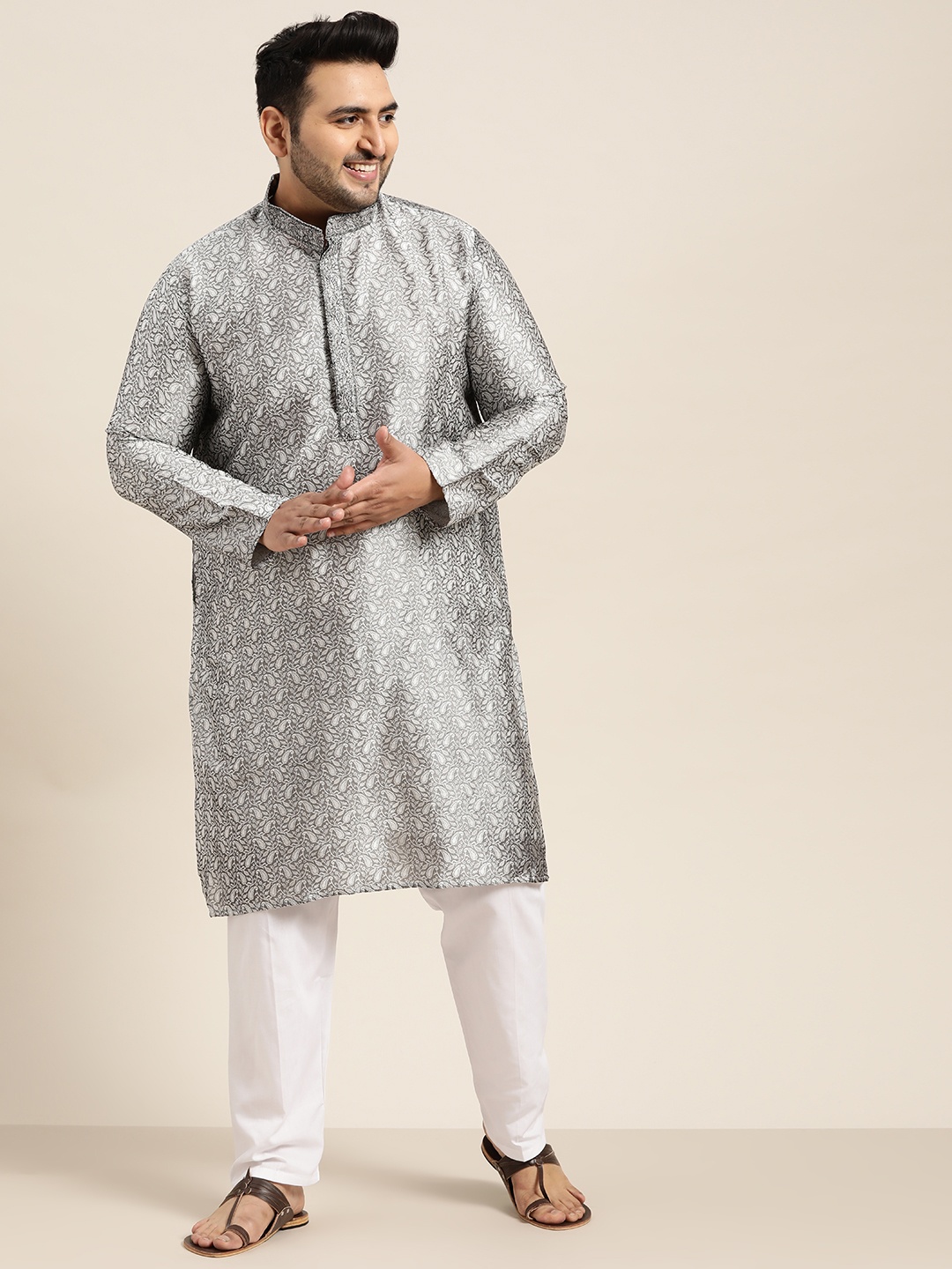 

SOJANYA PLUS Men Plus Size Grey Paisley Embroidered Kurta with Pyjamas