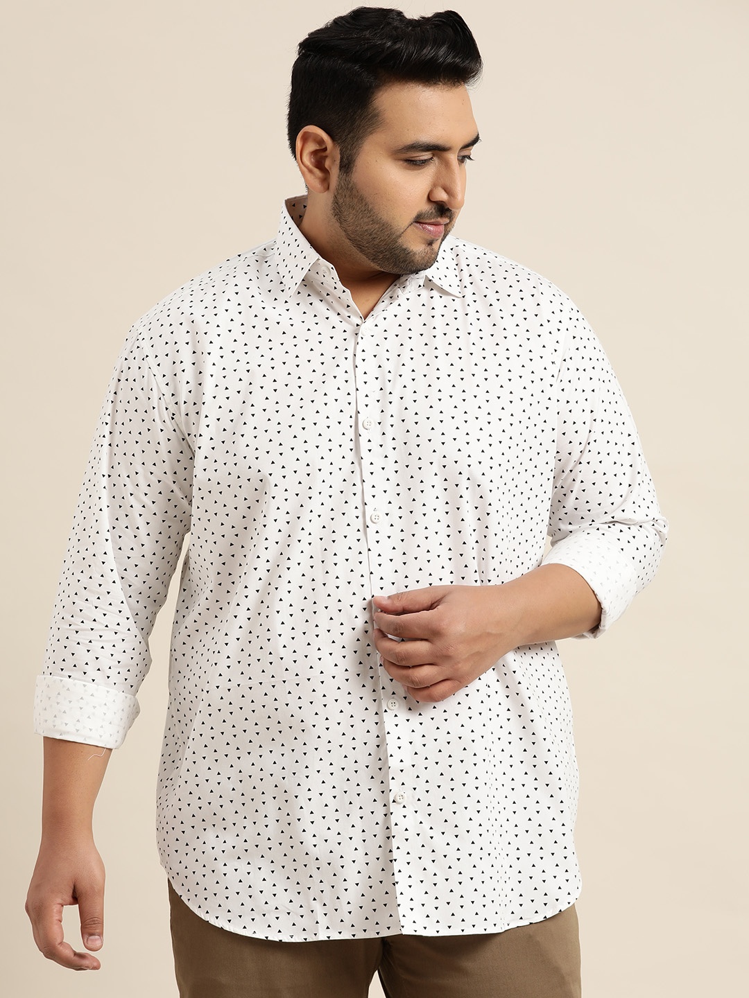 

SOJANYA PLUS Men White & Black Printed Pure Cotton Classic Casual Shirt