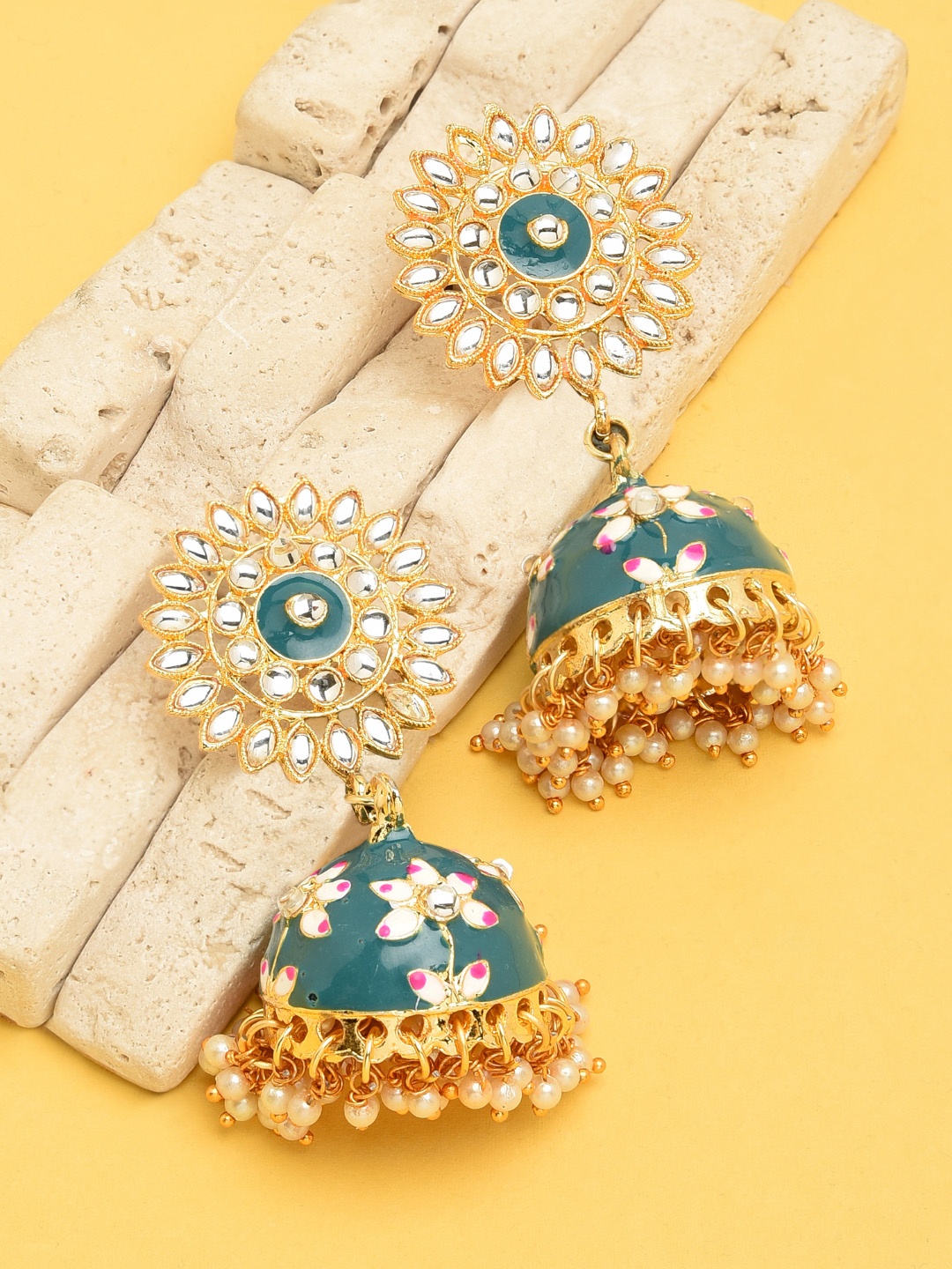 

Zaveri Pearls Gold-Toned & Bottle Green Kundan Studded Jhumkas