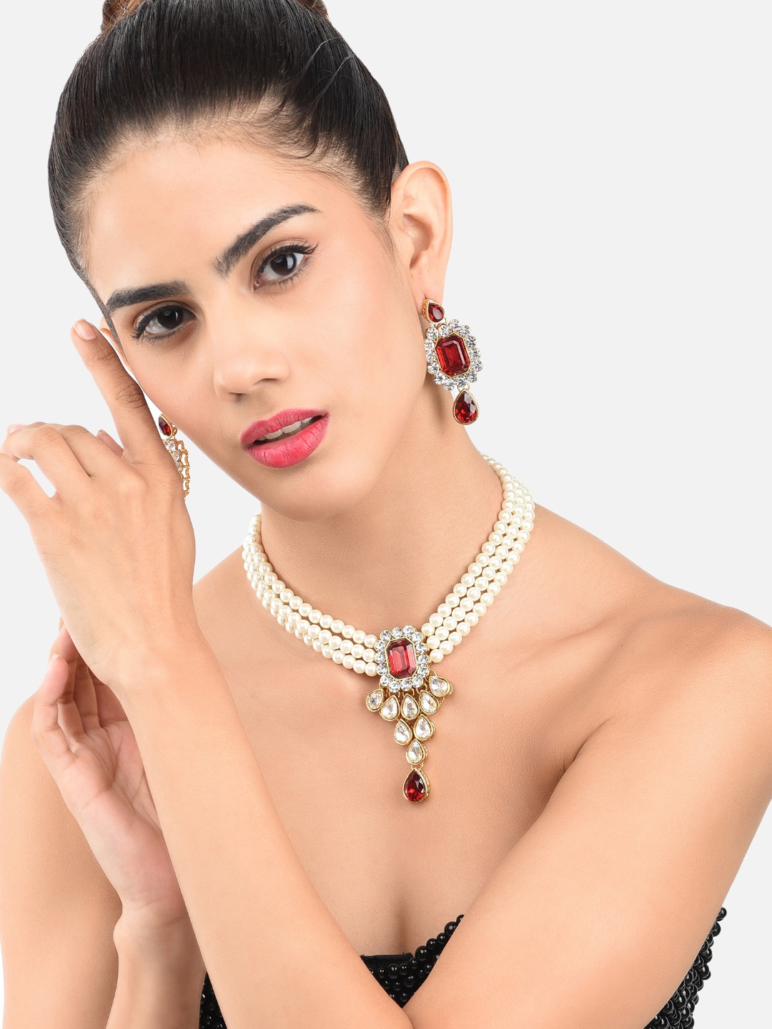 

Zaveri Pearls White & Red Gold-Plated Pearl Jewellery Set