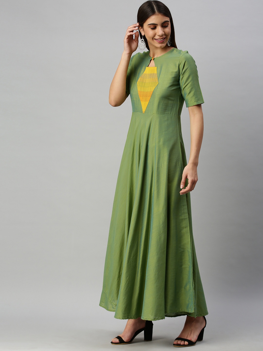 

Swishchick Women Green Solid Fit and Flare Dress