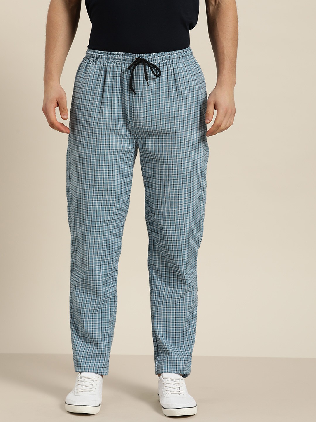 

SOJANYA Men Blue & White Checked Pure Cotton Straight Fit Track Pant