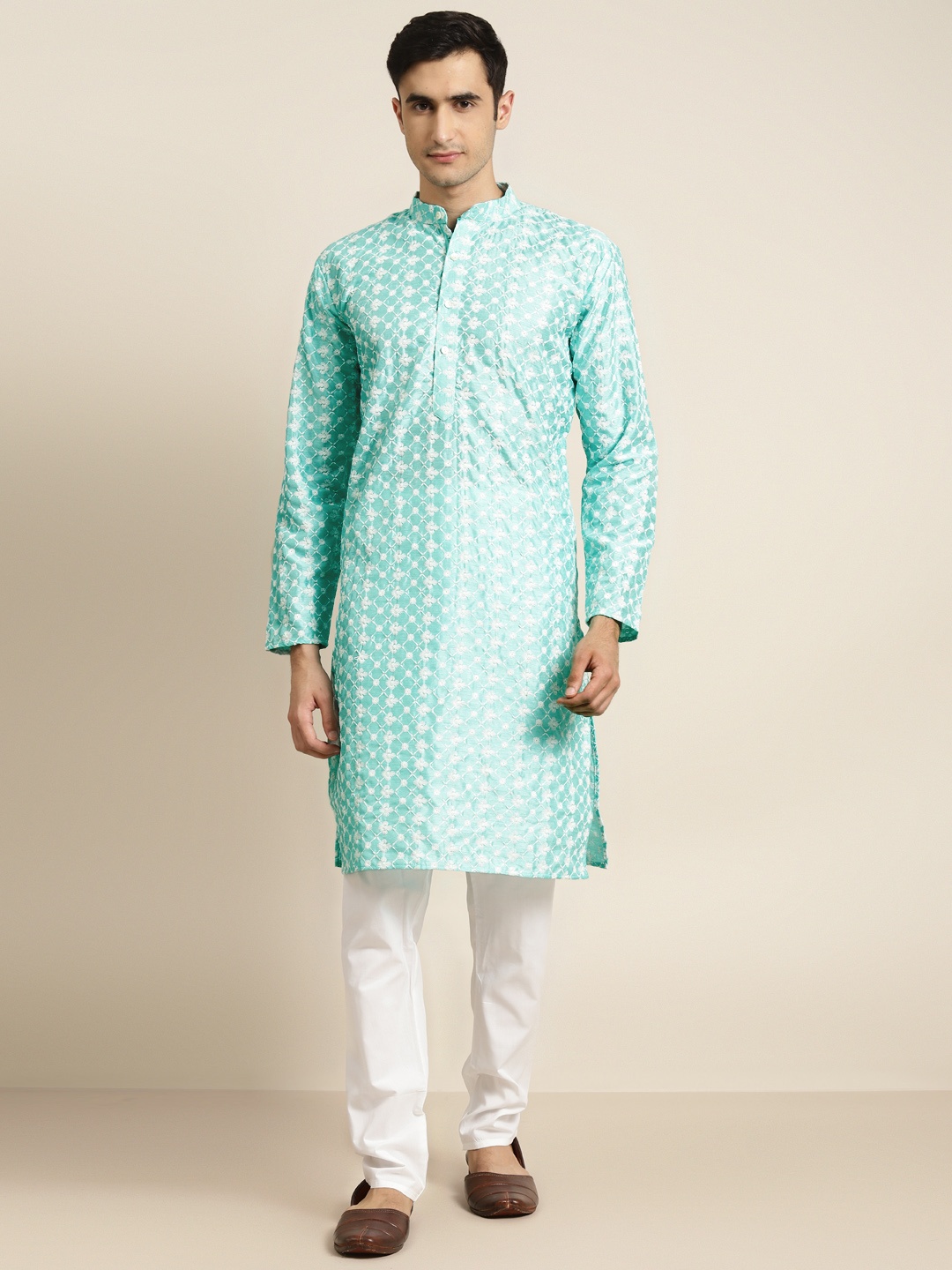 

SOJANYA Men Blue & White Embroidered Kurta with Churidar