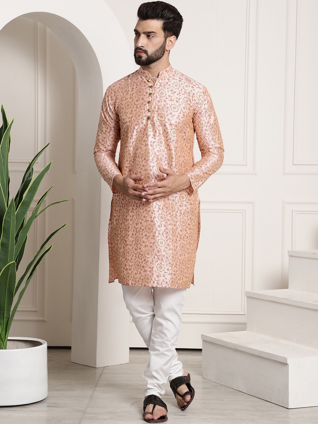 

SOJANYA Men Pink & Off-White Printed Kurta with Churidar