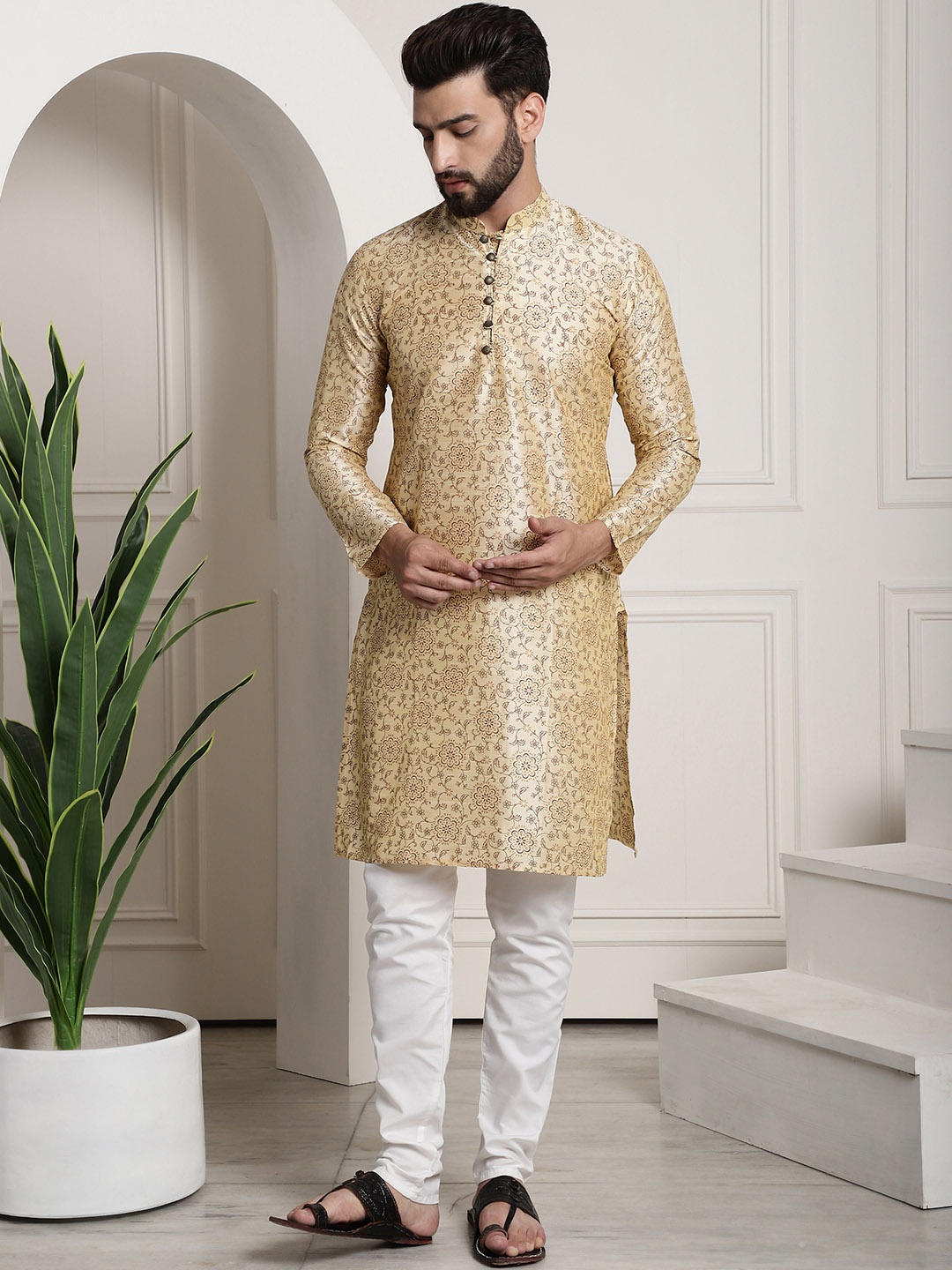 

SOJANYA Men Beige & Golden Ethnic Motifs Print Straight Kurta with Pyjamas