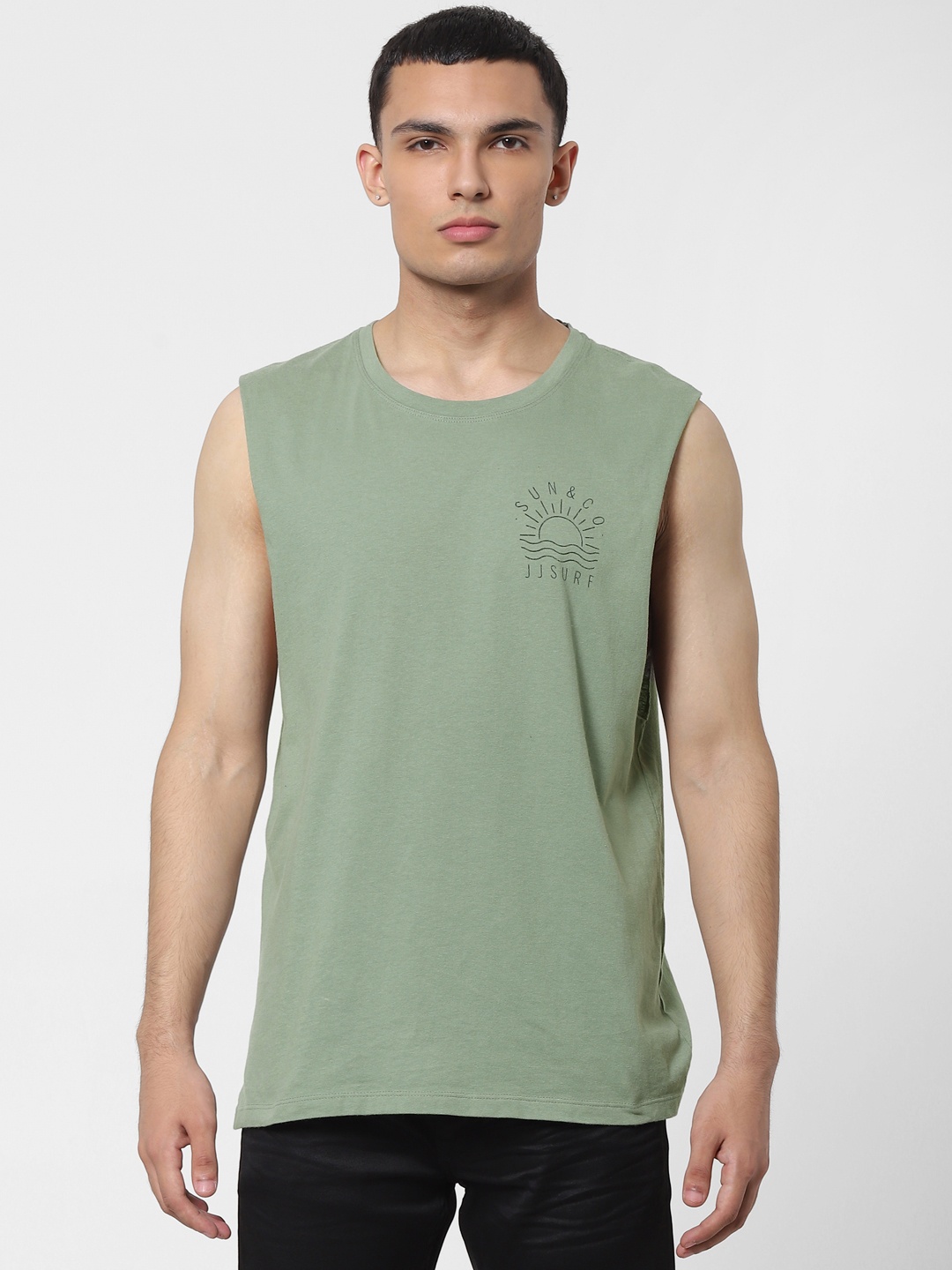 

Jack Jones Men Green Solid Boxy Fit Round Neck Pure Cotton T-shirt