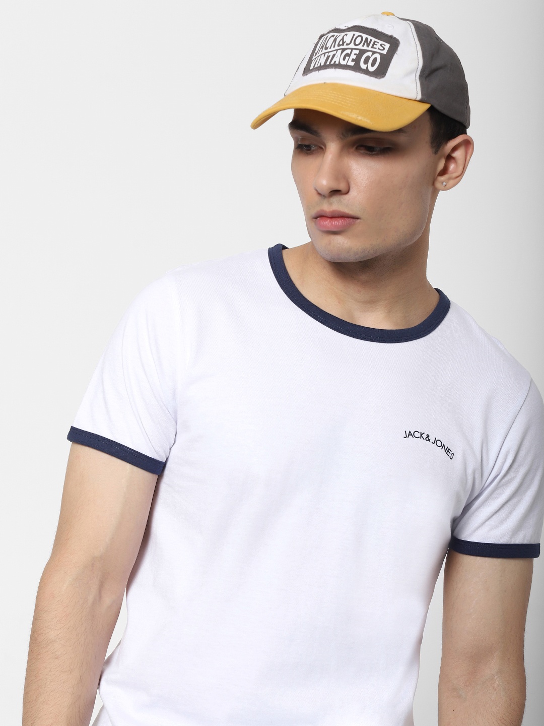 

Jack Jones Men White Solid Round Neck Pure Cotton T-shirt