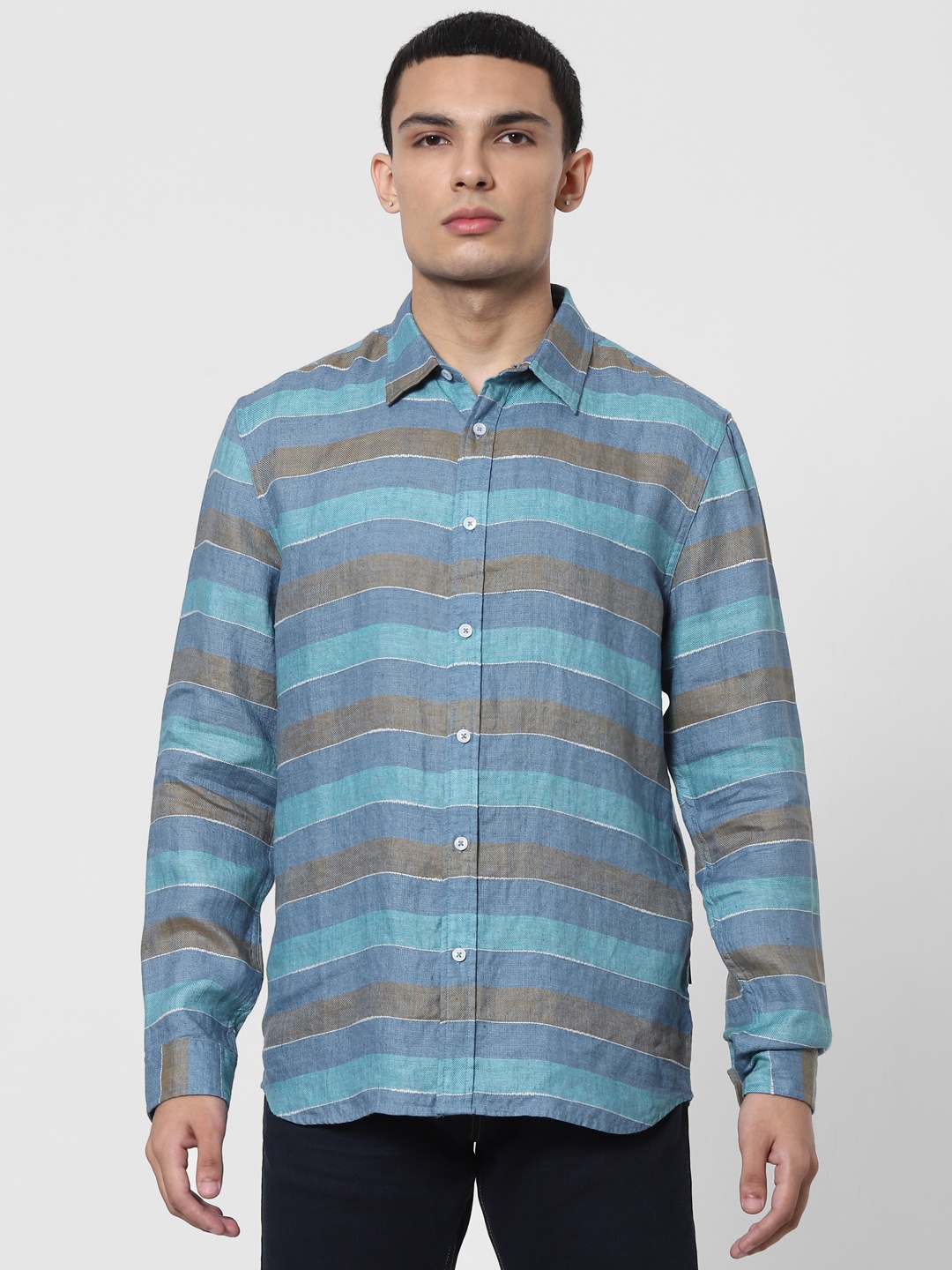 

Jack & Jones Men Blue & White Regular Fit Striped Casual Shirt