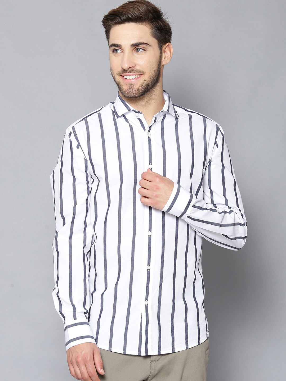 

Bruun & Stengade Men White & Blue Slim Fit Striped Casual Shirt
