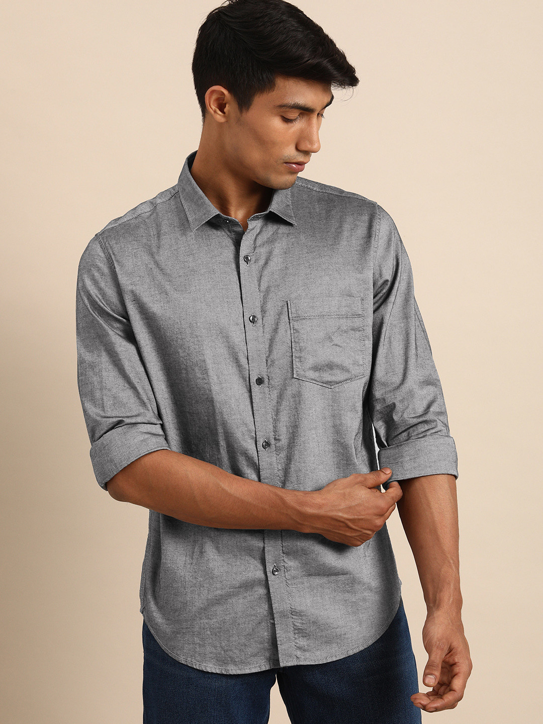 

ether Men Grey Solid Casual Shirt