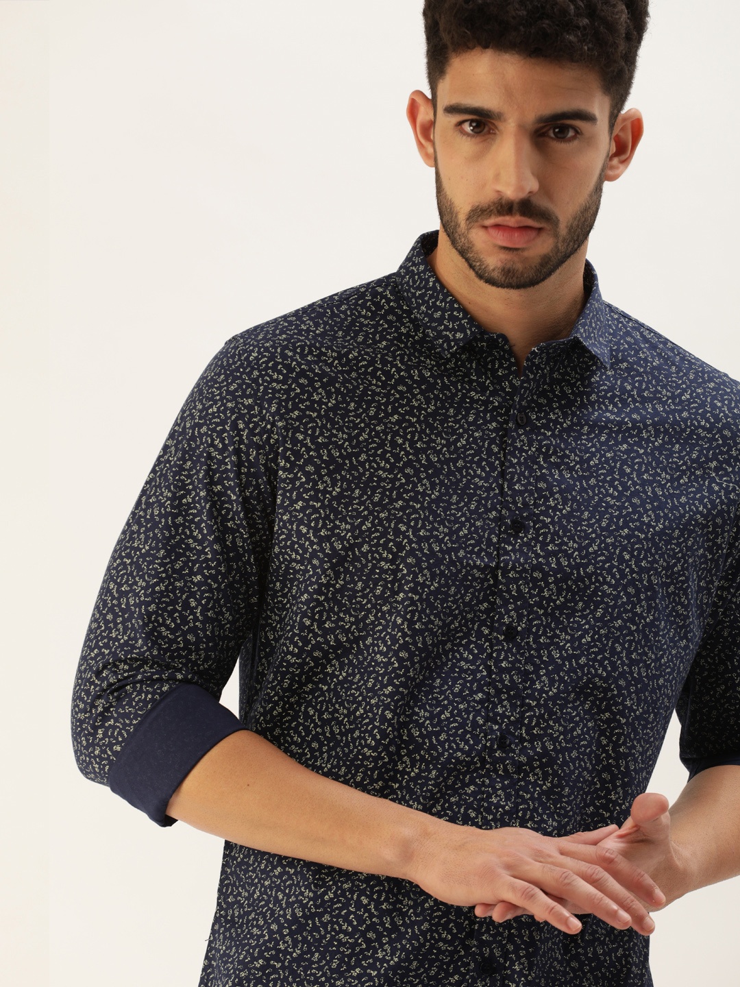 

ether Men Navy Blue & Off-White Printed Casual Shirt