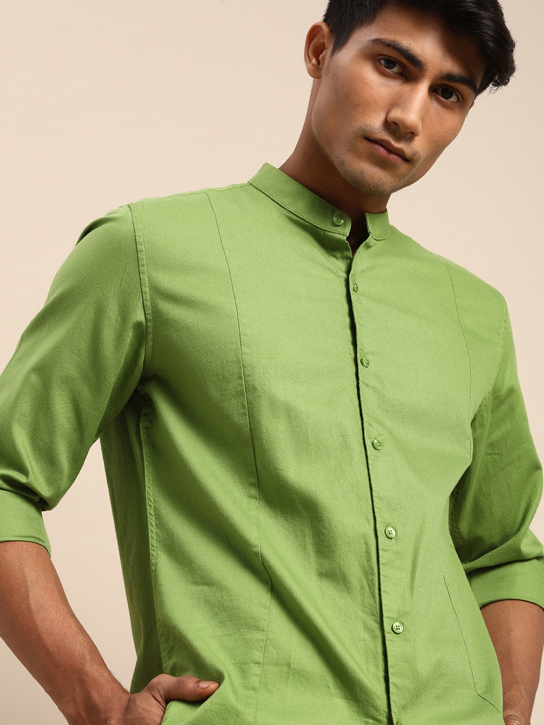 

ether Men Green Solid Mandarin Collar Casual Shirt