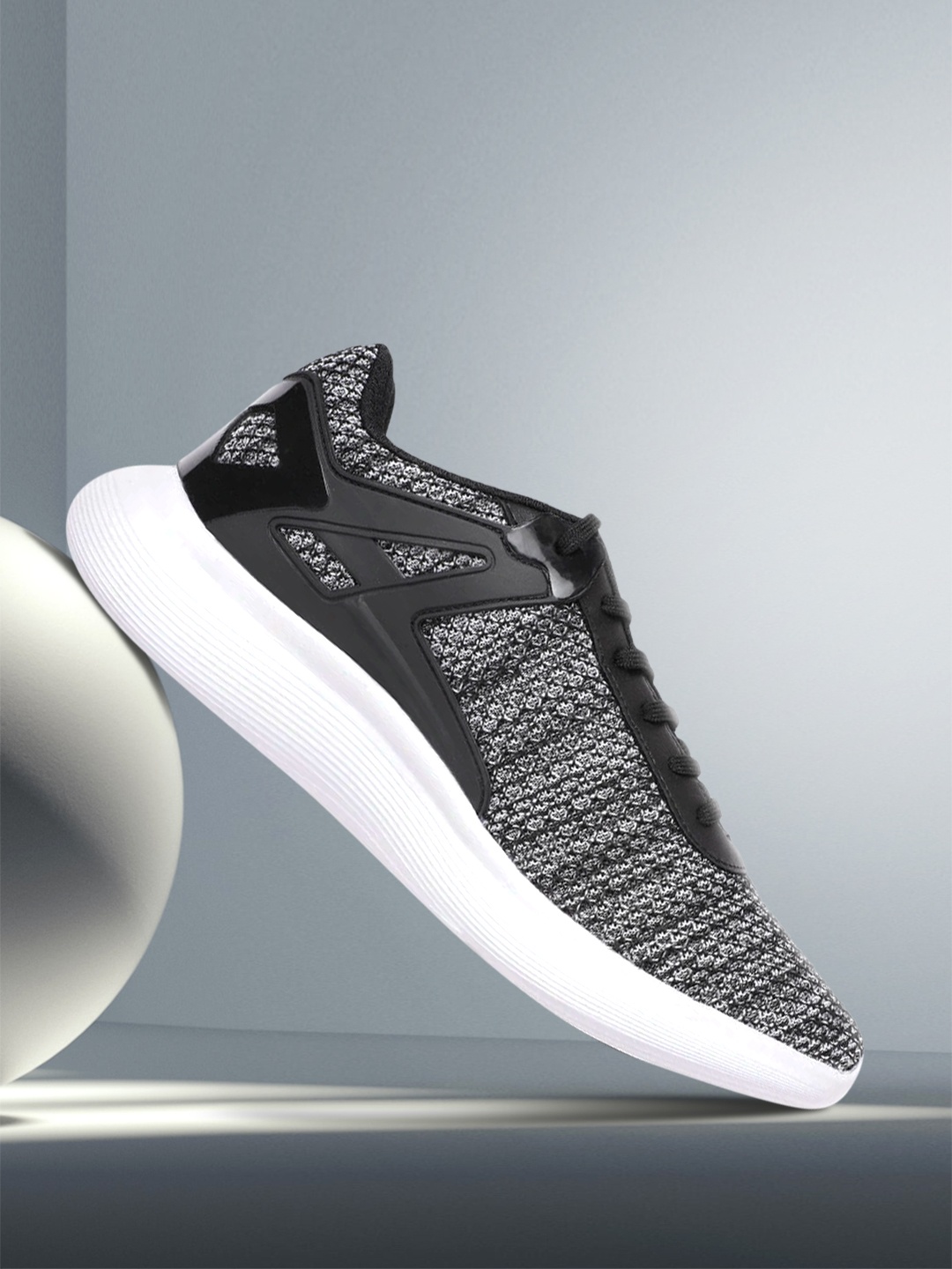 

HRX by Hrithik Roshan Men Grey & Black Knit Run 1.2 Running Shoes