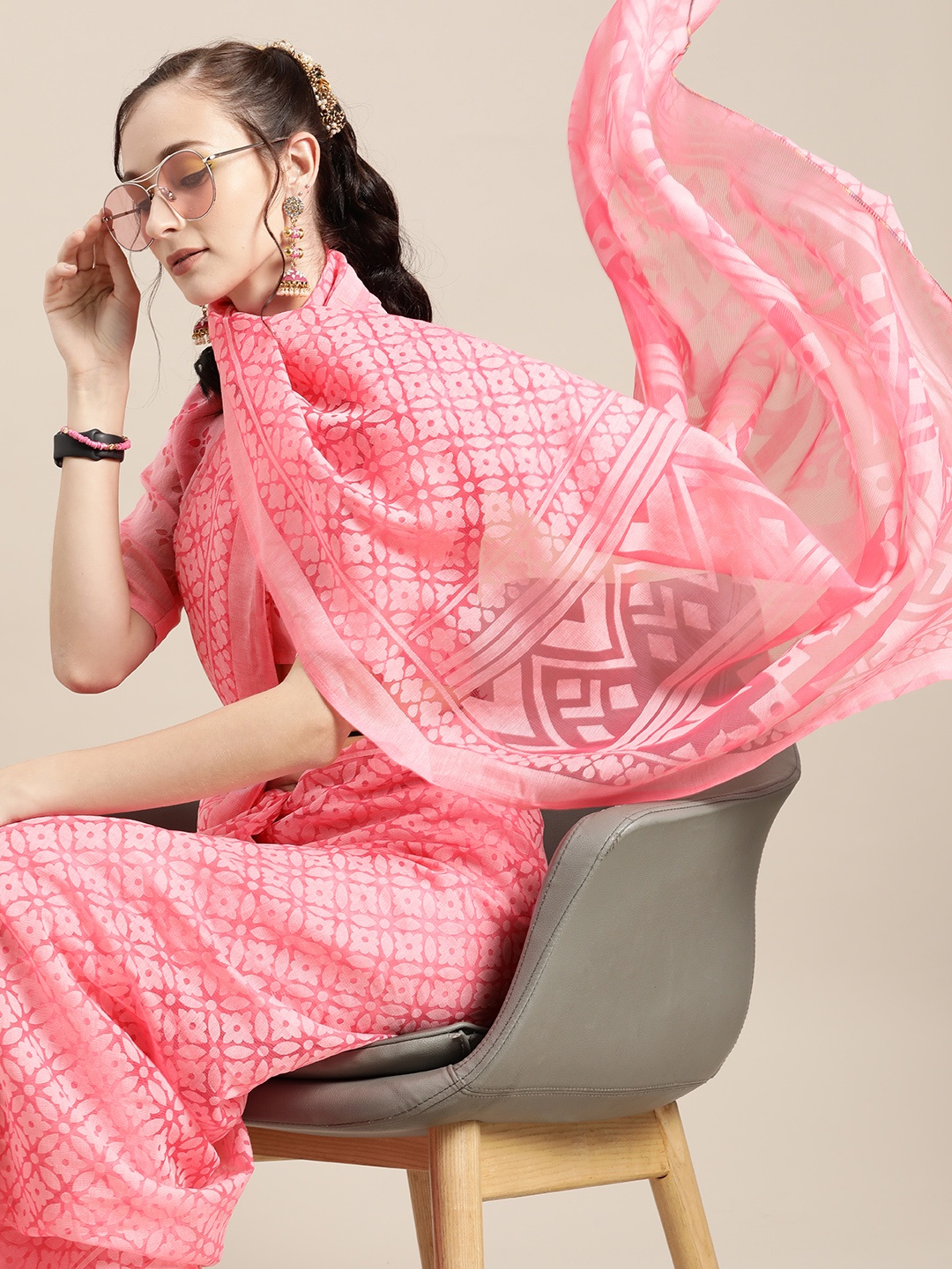 

Saree mall Floral Saree with Printed border, Pink