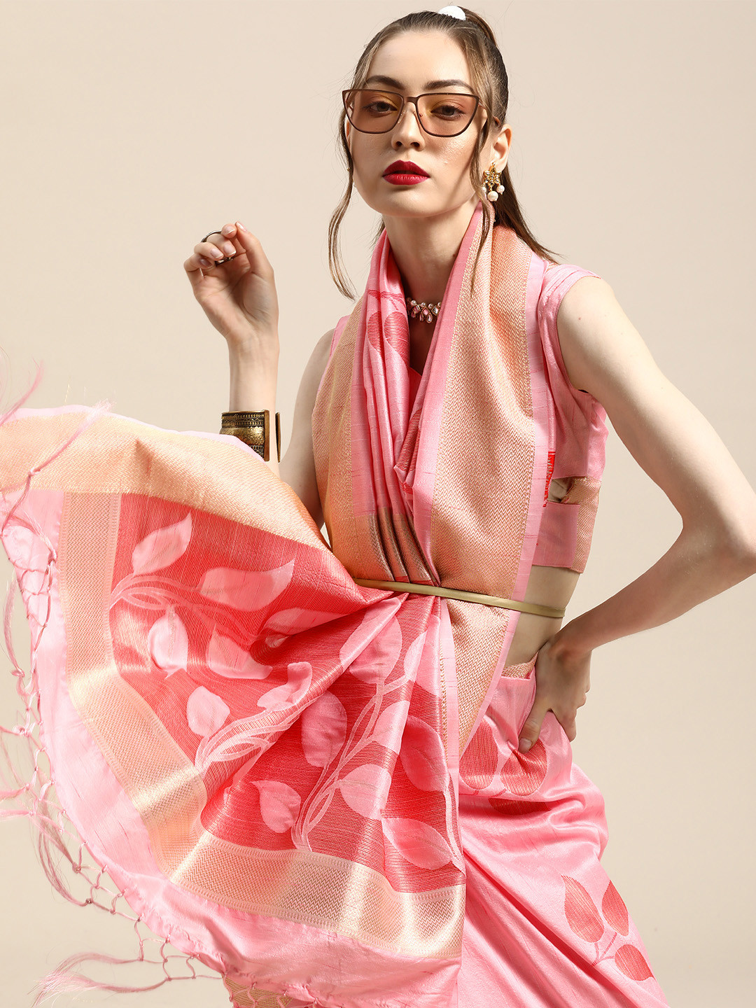 

Saree mall Floral Silk Blend Saree with Sleek border, Pink