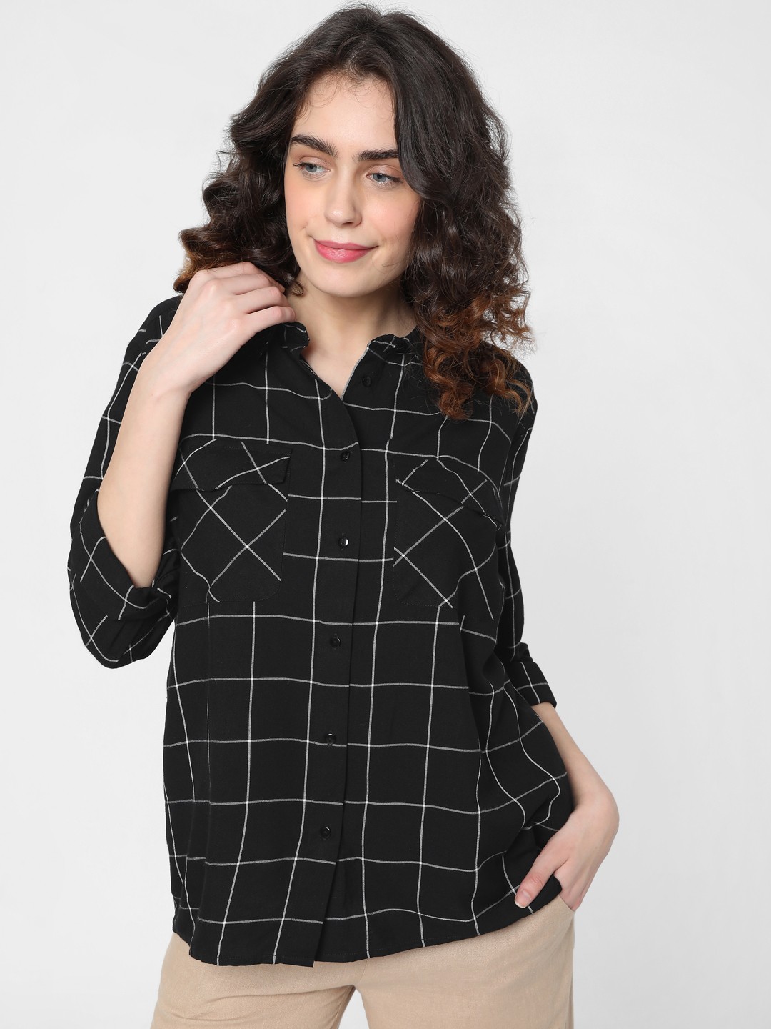 

Vero Moda Women Black & White Regular Fit Checked Casual Shirt