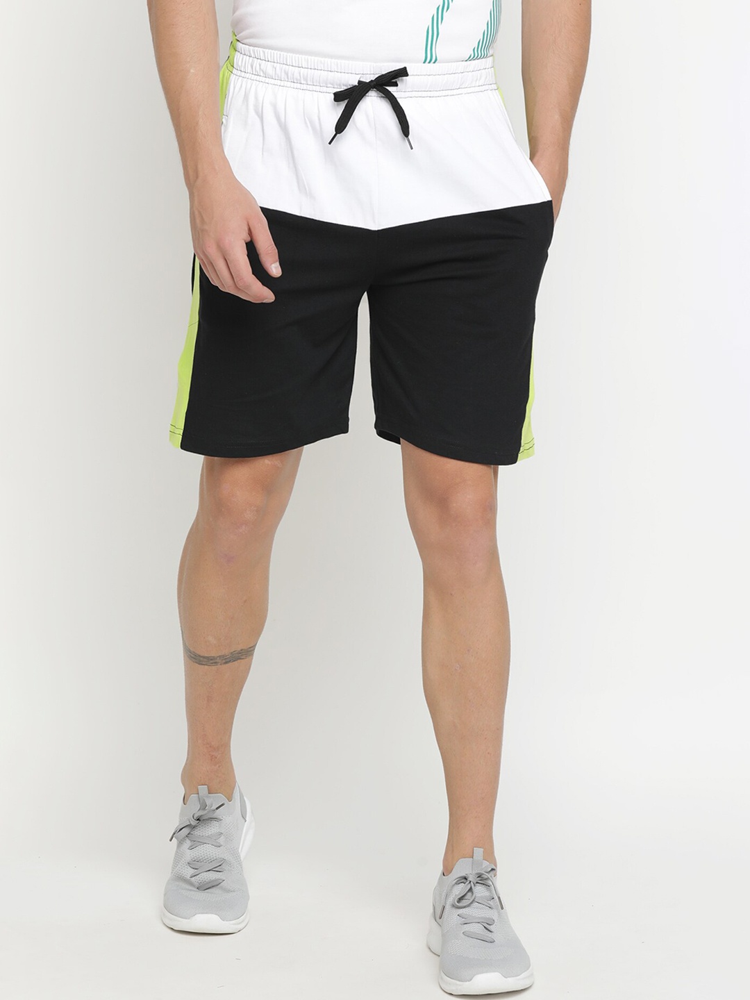 

Maniac Men Black Solid Slim Fit Sports Shorts