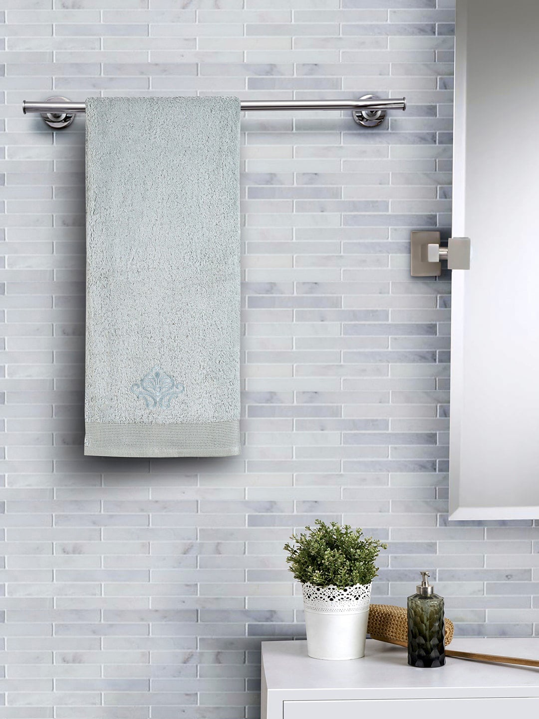

MASPAR Blue Solid 550 GSM Medium Bath Towel