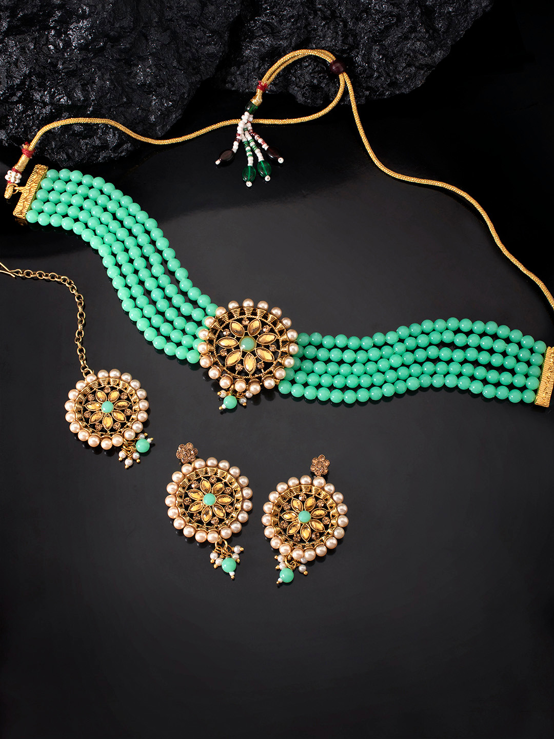 

Peora Sea Green & White Gold-Plated Beaded Kundan Handcrafted Jewellery Set