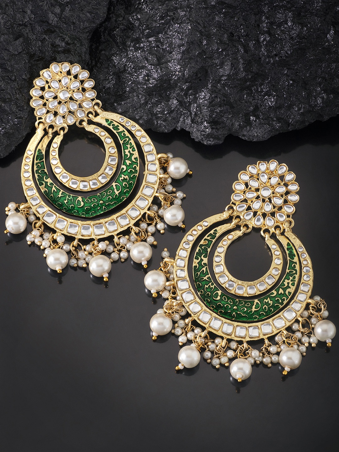 

Peora Green & Gold-Plated Kundan Studded Crescent Shaped Chandbalis