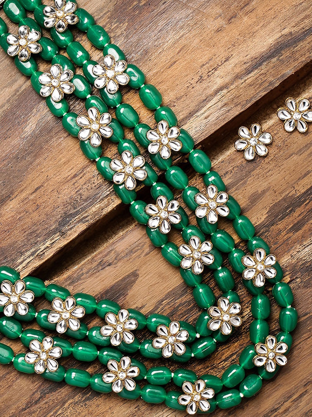 

Peora Green & White Gold Plated Beaded Handcrafted Jewellery Set