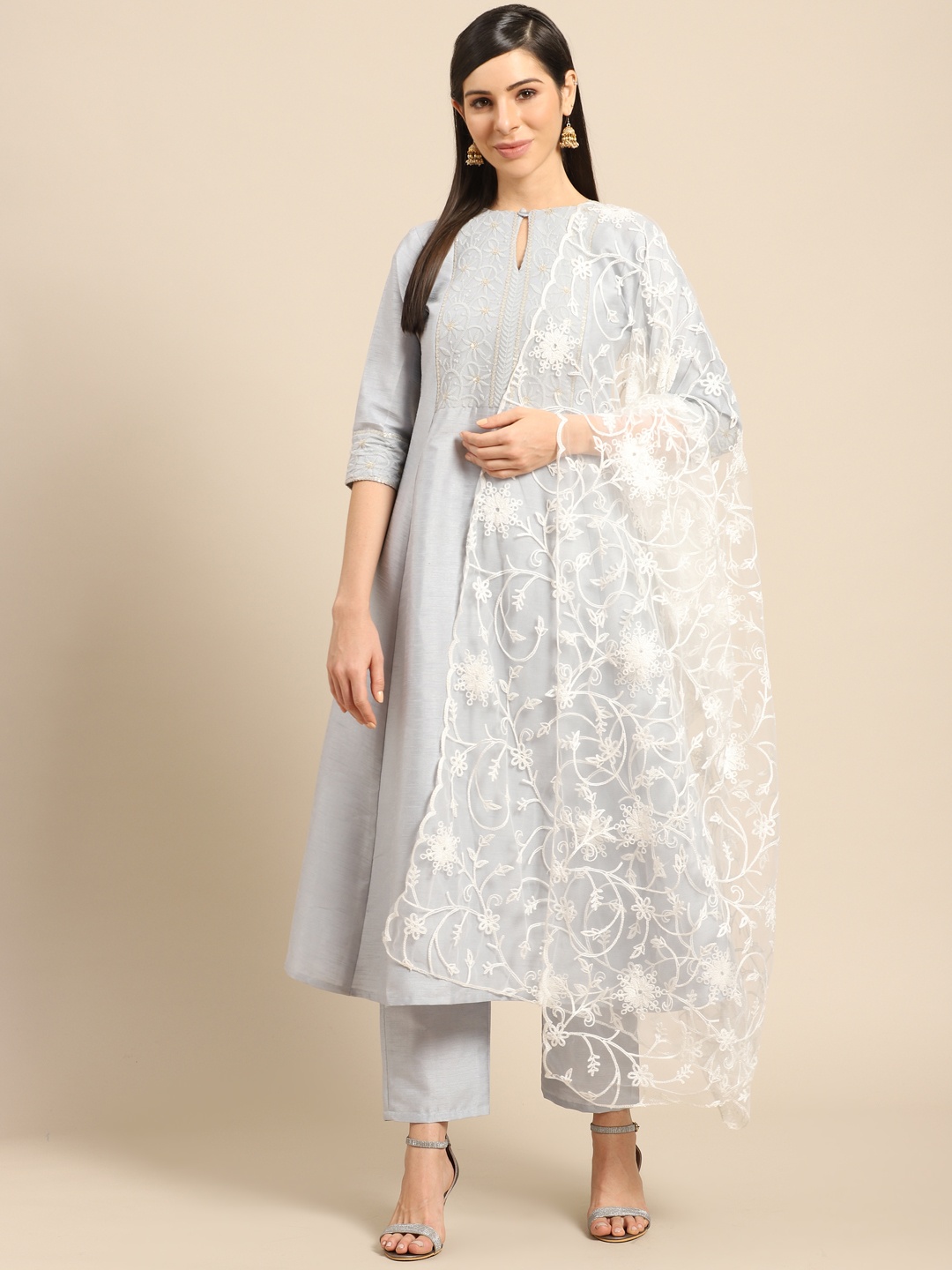 

Saadgi White Aari Embroidered Dupatta