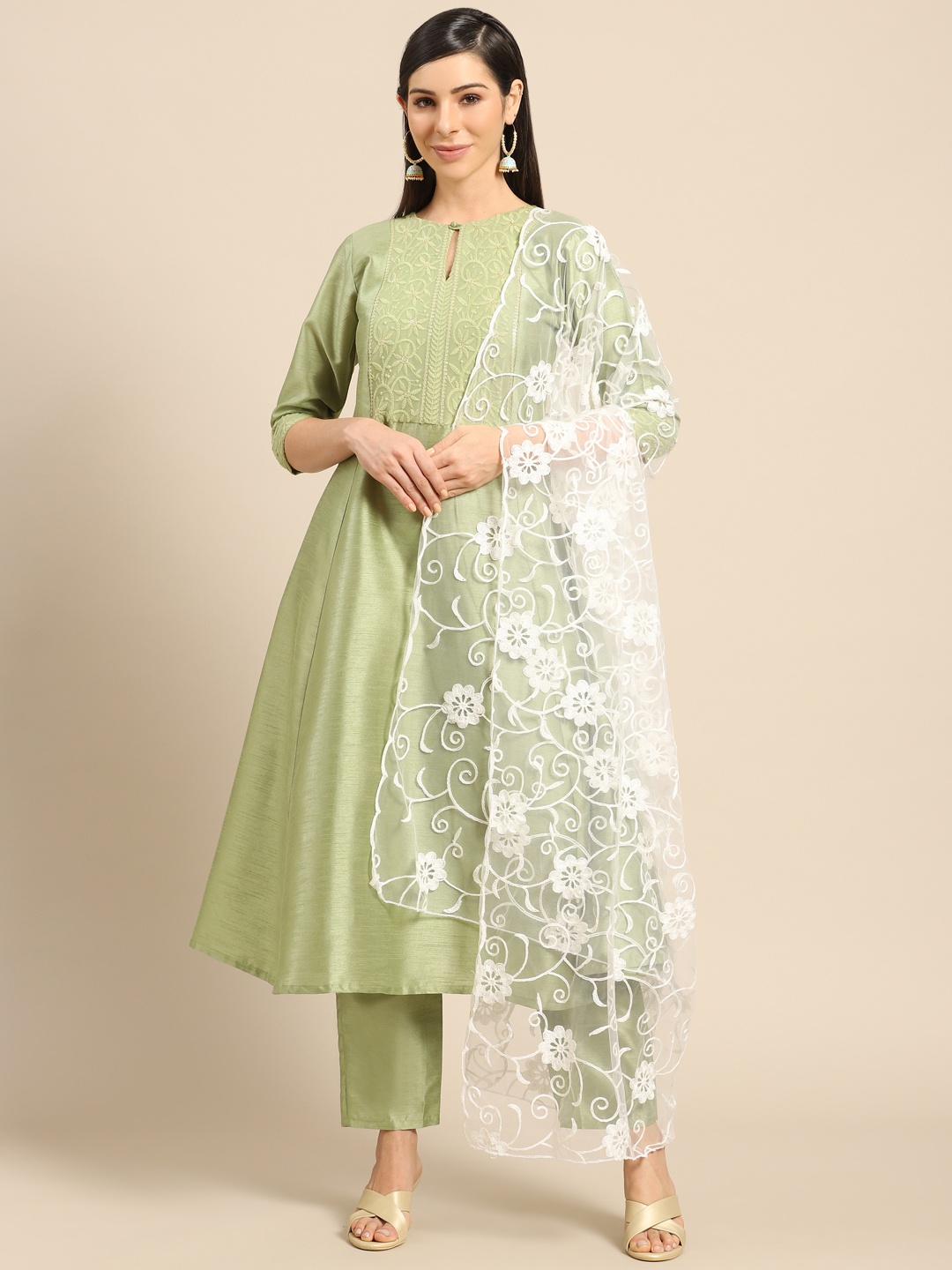 

Saadgi Off-White Aari Embroidered Net Dupatta